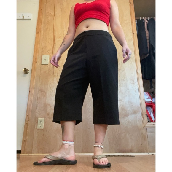 Larry Levine Women's Black Capris - Picture 1 of 5